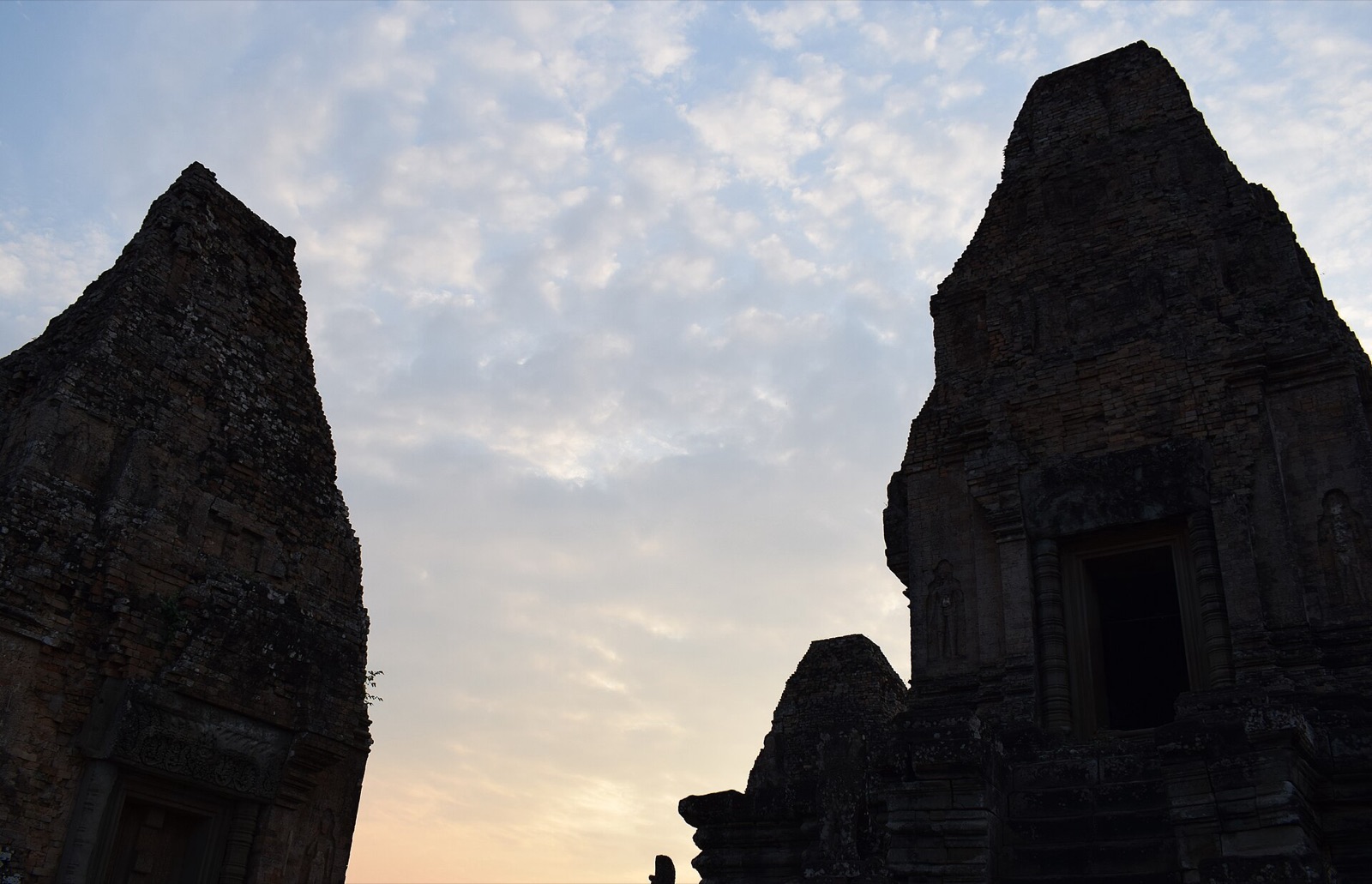 夕阳中的比粒寺砖塔